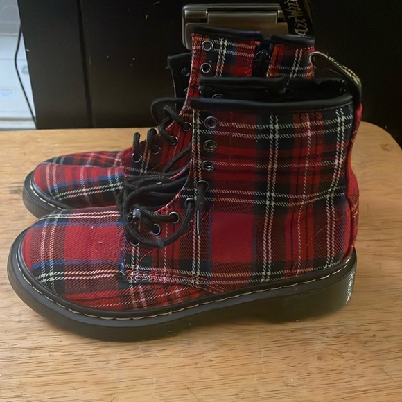 Dr Martens - Picture 1 of 4